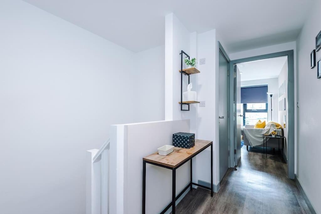 Stunning Duplex In Liverpool, Available For Long Term Liverpool